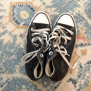 Women’s Size 7 Vintage Converse Shoes